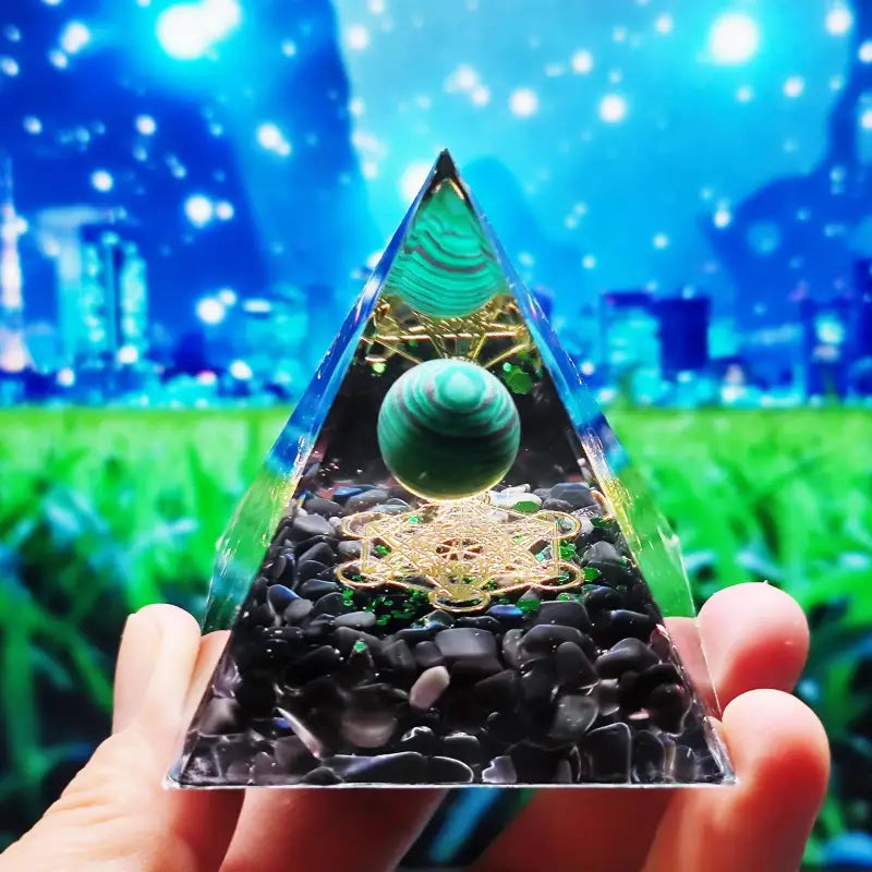 Pyramide Orgonite - By Bouddha