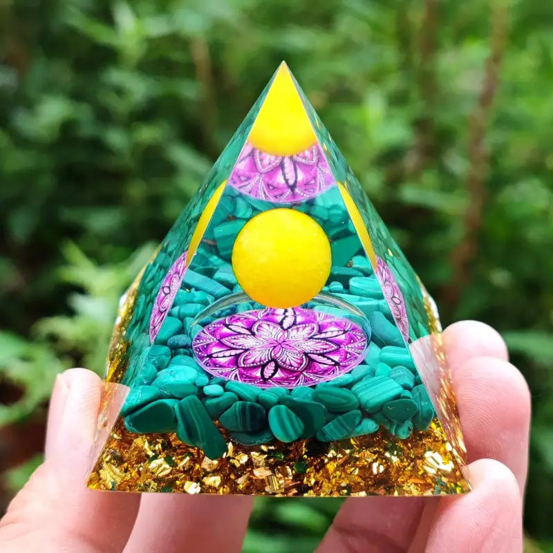 Pyramide Orgonite - By Bouddha